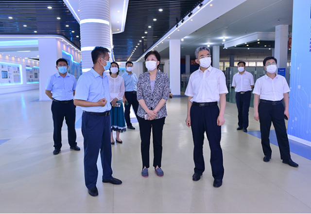 濟(jì)寧市政協(xié)主席、黨組書記霍媛媛到新風(fēng)光公司調(diào)研