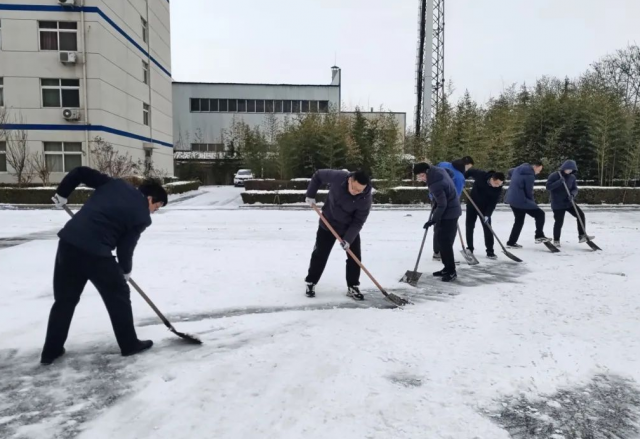 以雪為令迅速集結，清冰除雪確保暢通